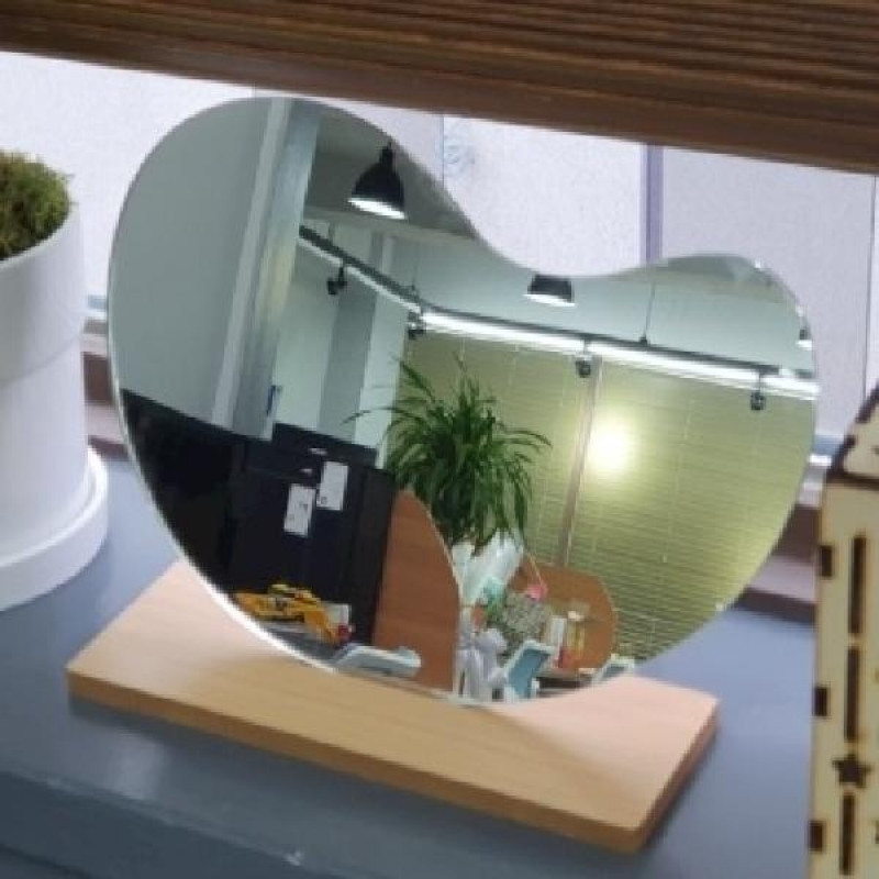 카페 인테리어 탁상 화장대 테이블 노프레임 거울 이미지